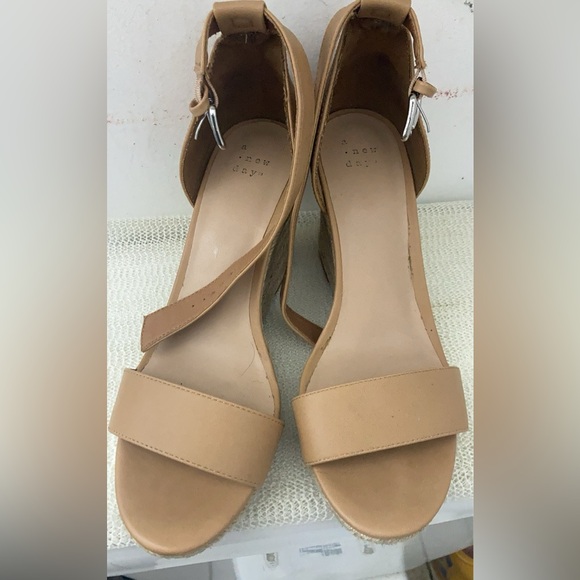 Almost new high heel tan color sandals - Picture 2 of 4